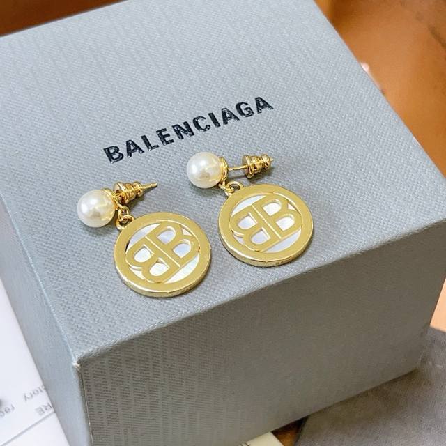 Balenciaga 巴黎世家耳钉 王炸系列 专柜同步 更新 简约造型耳环 经典钥匙造型搭配 设计感十足 搭配衣服绝绝子