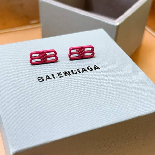 Balenciaga 巴黎世家耳钉 王炸系列 专柜同步 更新 简约圈口叠加造型耳环 经典造型搭配 设计感十足 搭配衣服绝绝子