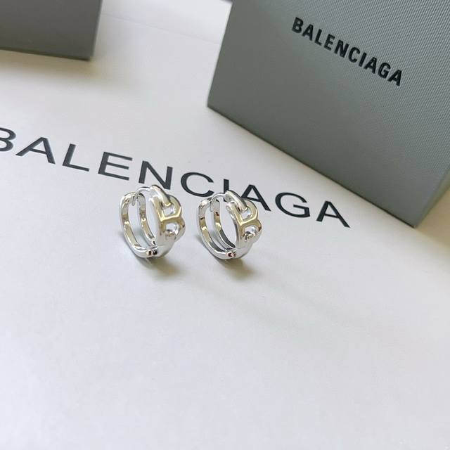 Balenciaga 巴黎世家耳钉 王炸系列 专柜同步 更新 简约圈口叠加造型耳环 经典造型搭配 设计感十足 搭配衣服绝绝子