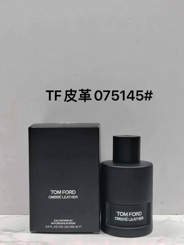 一比一 0 1 Tf皮革之影100Ml！ 2018 是一款黑色皮革香型的中性香水100Ml，Tf这是一款新的香水。Ombré Leather 2018 是在20