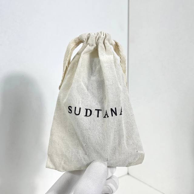 Sudtana面部精油 Ml 布袋装章小蕙Sudtana特级初榨印加果面部精华油 Ml。