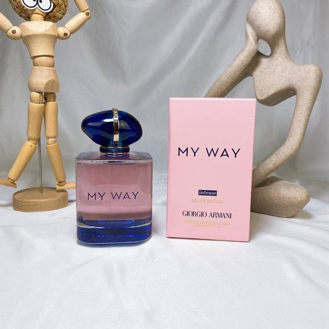 Armani阿玛尼My Way自我无界我行我路我的方式馥郁版浓香水女士100Ml 是一款明亮的白花香水 前调:橙花、苦橙 中调：晚香玉净油，印度晚香玉 后调：来