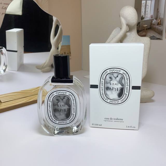 Diptyque 蒂普提克100Ml纸上 香调:柑橘馥奇香调 前调:青柠橘子柠檬日本柚子 中调:百里香 后调:木质香 适合人群:独立热情，内心永远年轻，喜爱时尚