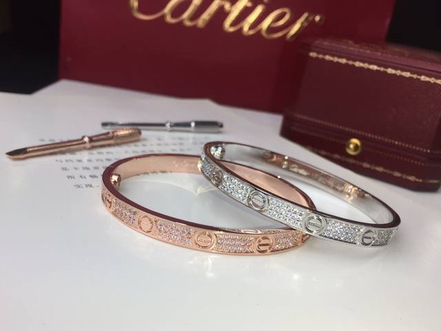 Cartier 卡地亚经典满天星手镯火爆Love满钻手镯进口亚金电镀18K玫瑰金 白金 镶嵌仿真高碳钻 高端定制 满钻款螺丝钉手镯顶级工艺 专柜刻字清晰 360