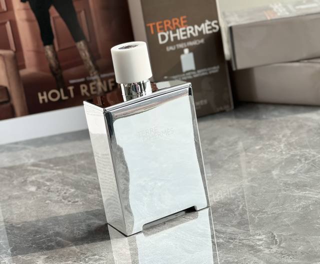 原单品质 Hermes Eau Tres Fraiche Edt 100Ml 新款爱马仕限量版银色大地香水100Ml 调香师：Jean-Cl Aude Elle