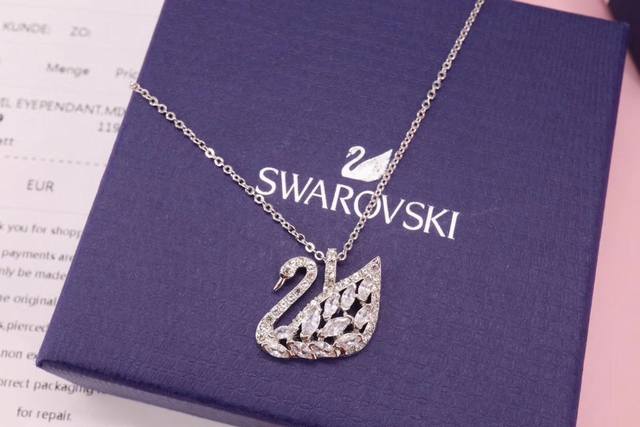 Swarovski 微镶天鹅 锁骨项链，纯手工镶嵌 让人一眼就爱上，搭配露肩或连衣裙感觉很有韵味的说。