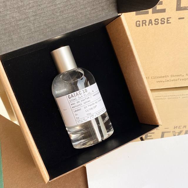 原单品质 Le Labo Gaiac 10香水实验室东京愈疮木 香调:木质调 气味:麝香愈创木雪松乳香 调香师: Annick Menardo 是极简的清淡如水