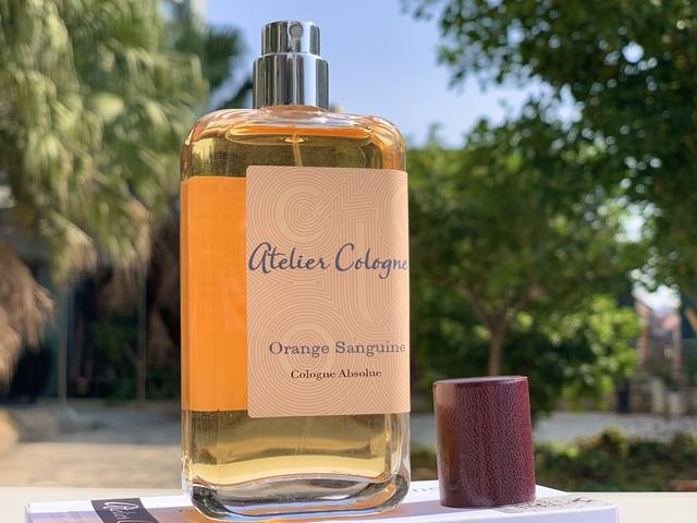 原单品质 欧珑 赤霞橘光 Atelier Cologne Orange Sanguine一喷上去就很像非常真实的血橙，既不像葡萄柚那么苦，也不像橘子那么甜！ 刚