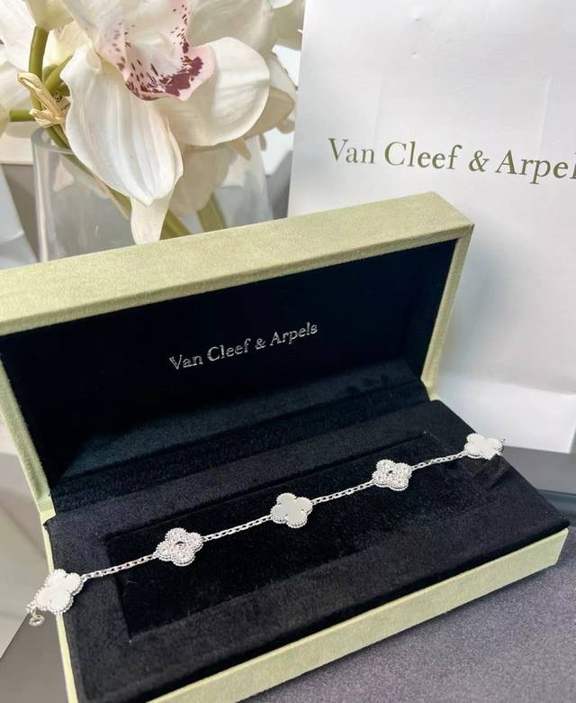 Van Cleef & Arpels Vca梵克雅宝Alhambra四叶幸运系列五花五枚四叶草 珍珠母贝手链女款银色“奢华的白贝兼钻五花手链