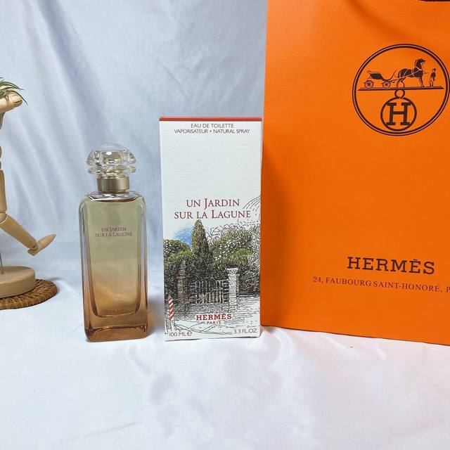 原单品质 爱马仕Hermes花园系类最新款泻湖花园100Ml，玉兰花、海桐木、麦当娜百合、海风、海蓬子 一种盐生植物 、木质元素！渐变的橙红瓶身大概是：在威尼斯