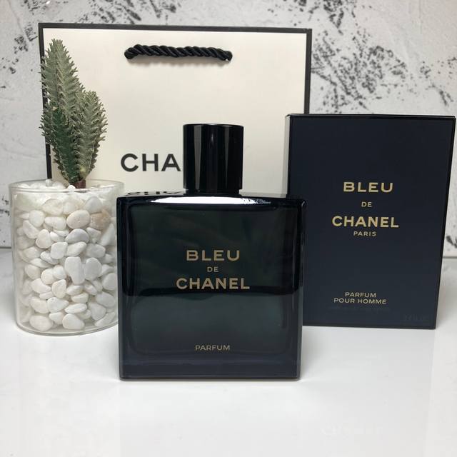 原单品质 香奈儿蔚蓝香精版100Ml Chanel Bleu De Chanel Parfum. 香调：木质馥奇香调 前调：柠檬，皮香柠檬，薄荷艾蒿 中调：薰衣