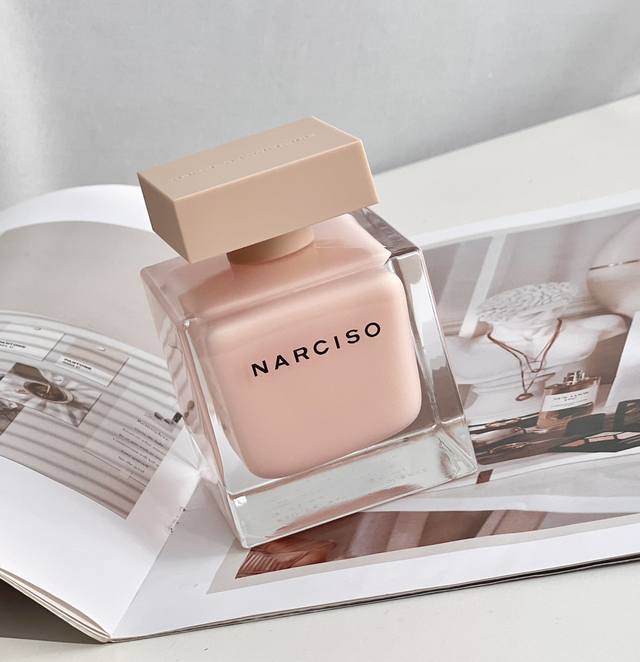 原单品质 1纳西索 罗德里格斯 粉影粉胖子！ 粉麝香 Narciso Rodriguez Narciso Poudree 品牌：纳西索 罗德里格斯 香调：木质花