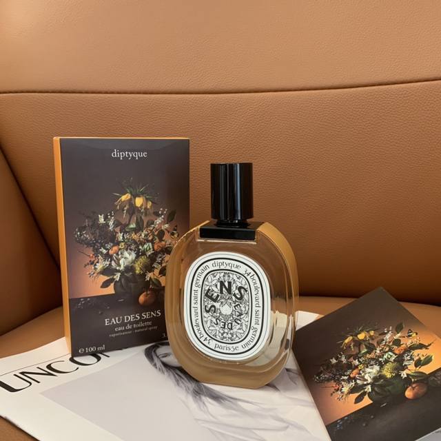 原单品质 Diptyque 蒂普提克 感官之水限量版100Ml 属性：中性香 香调：柑橘馥奇香调 前调：橙花 苦橙 中调：杜松子 后调：广藿香 当归 柑橘调同样