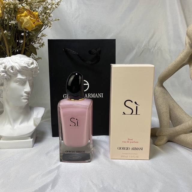 原单品质 阿玛尼粉瓶挚爱浓香花香100Ml，Giorgio Armani Si Fiori, 香调：花香甘苔调前调：橘子，黑加仑中调：橙花油橡木苔广藿香玫瑰后调