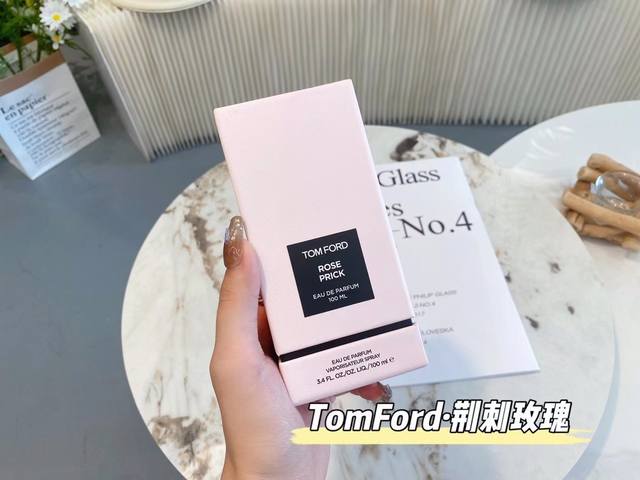 原单品质 带刺且迷人Tf荆刺玫瑰香100Ml Tom Ford私人调香系列的 Rose Prick荆刺玫瑰 “玫瑰生而带刺，轻微的刺痛往往能带来感官的愉悦” 多