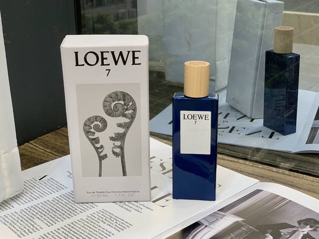 原单品质 Loewe罗意威第七乐章 Ml。这款香水的味道让我觉得有一种很虔诚的味道，但是它不是那种年迈成熟感，反而给我很轻松的感觉。像是在一个欧洲的教堂里，是夏