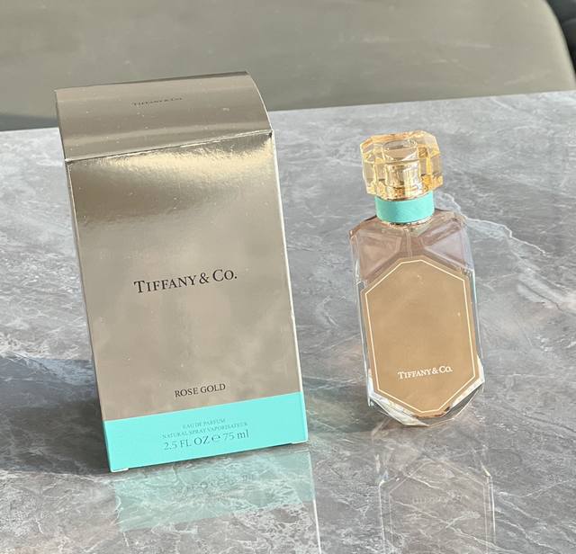 原单品质 绝美梦幻香水Tiffany&Co. Rose Gold蒂芙尼 玫瑰金女士香水不得不说蒂芙尼这次出的新品-玫瑰金女士香水，这个包装太梦幻、浪漫了！Tif