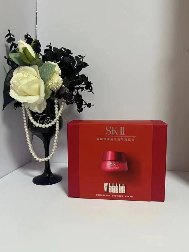 Sk2大红瓶面霜6+1套装！内含：大红瓶80G滋润版，清莹露30Ml *5，洗面奶20G。