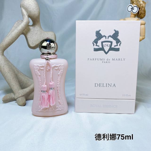 原单品质 玛丽之香 德利娜75Ml Parfums De Marly Delina 75Ml 香调：花香调 前调：香柠檬 大黄 荔枝 肉豆蔻 中调：玫瑰 牡丹