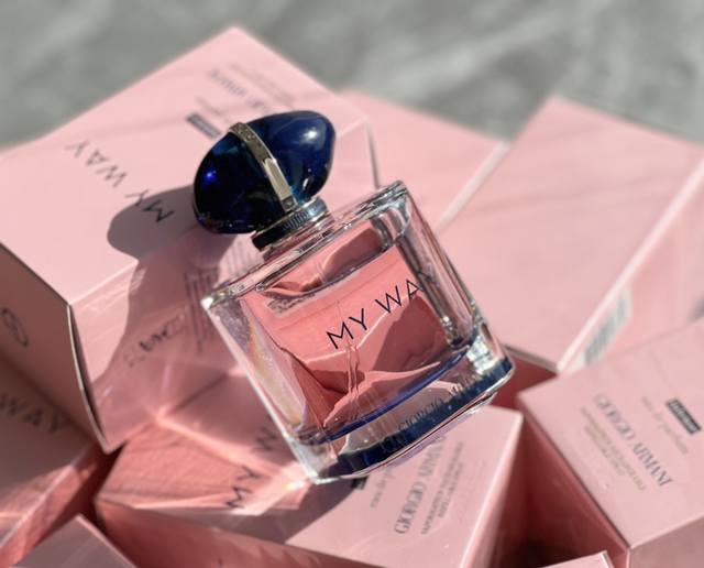 原单品质 Giorgio Armani 阿玛尼 这就是我90Ml 属性：女香 香调：花香调 前调：香柠檬 橙花 中调：晚香玉 茉莉 后调：香草 麝香 雪松