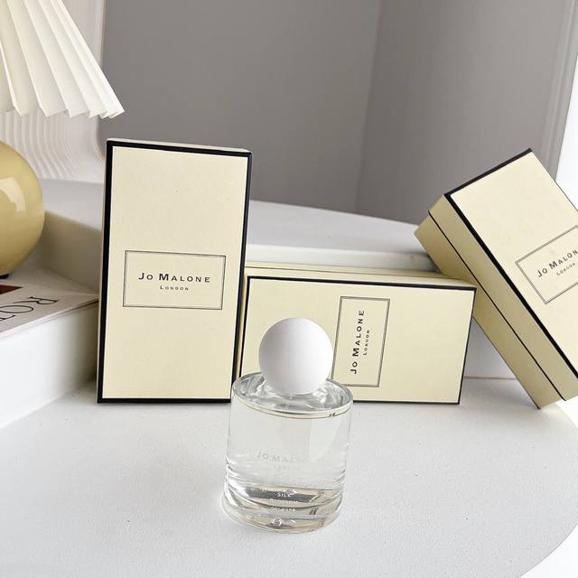 原单品质 Jo Malone 祖马龙 限定合欢花..花开香水 祖马龙限定花香系列～ 五月份才上架 这次祖马龙推出了三款全新香水、主打5月份的浓浓的花香味道 合欢