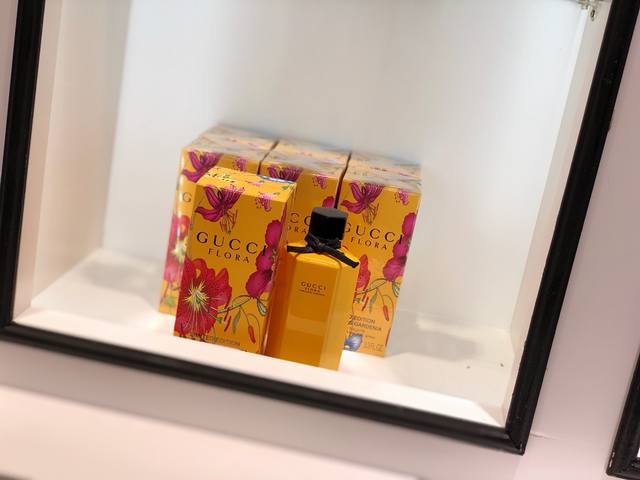 原单品质 Gucci2018夏季限定款Flora Gorgeous Gardenia花之舞栀子花淡香100Ml 说实话看到这个完全就是被瓶子迷倒的 很有辨识度的