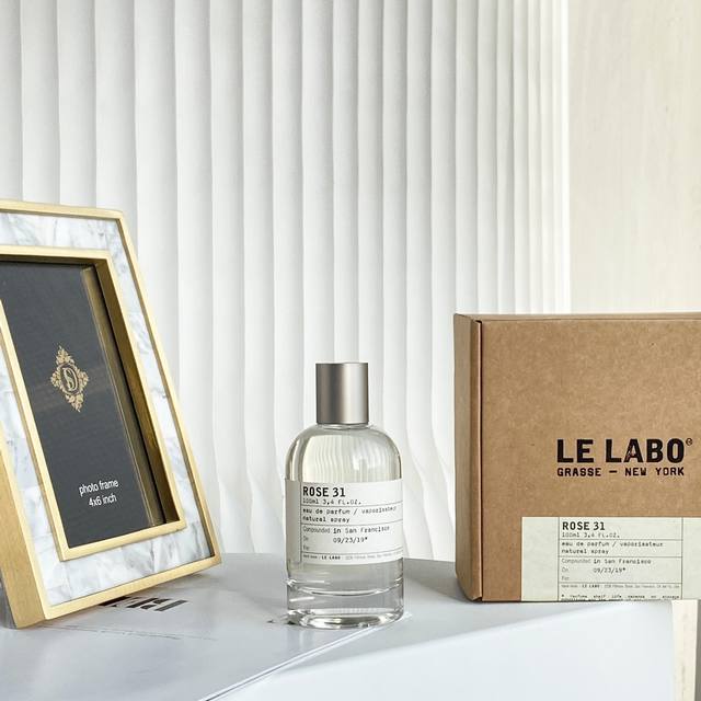 海关货 实验室 Le Labo Rose 31这款香水是专门为费尔蒙酒店设计的一个香味，并获得了Wallpaper 杂志年度最佳香水荣誉称号。 它也是Le La