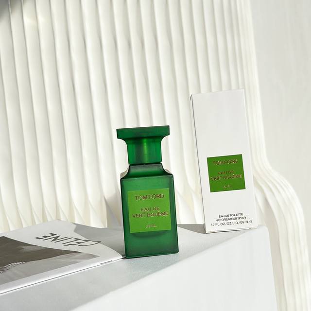 原单品质 Tf绿意时光Tom Ford 限定绿瓶 Vert Boheme 绿意时光香水！是一款绿色调 淡雅花香中性香水！整体水润 清雅 融入低甜度花香 气味：西