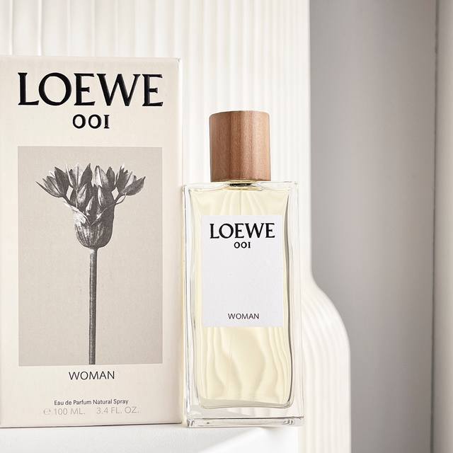 原单品质 罗意威Loewe 香水系列以“缠绵之后，破晓之时”这个颇有凄美之感的表达为概念，系列名字就叫“001”系列香水灵感来于青年男女在第一亲密接触后度过清晨