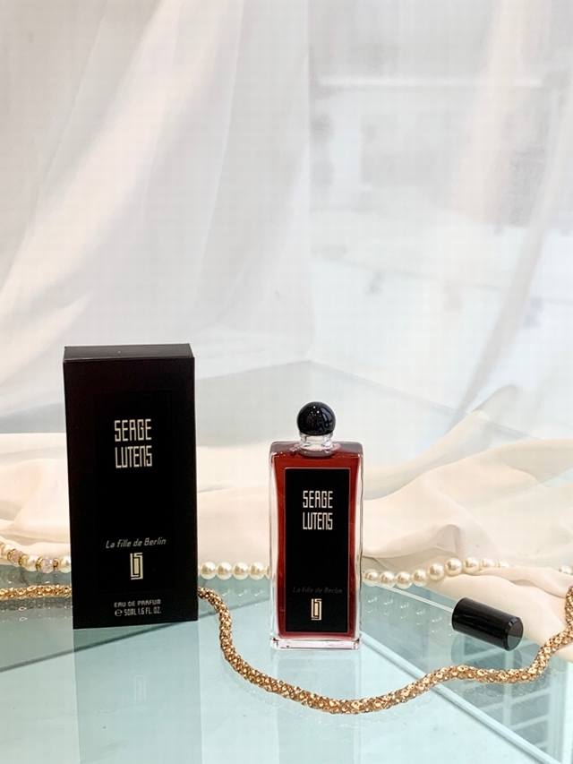 原单品质 芦丹氏柏林少女‖锋利的玫瑰也有酸甜的一面 Potd‖Perfume Of The Day 034 Serge Lutens 芦丹氏 La Fille