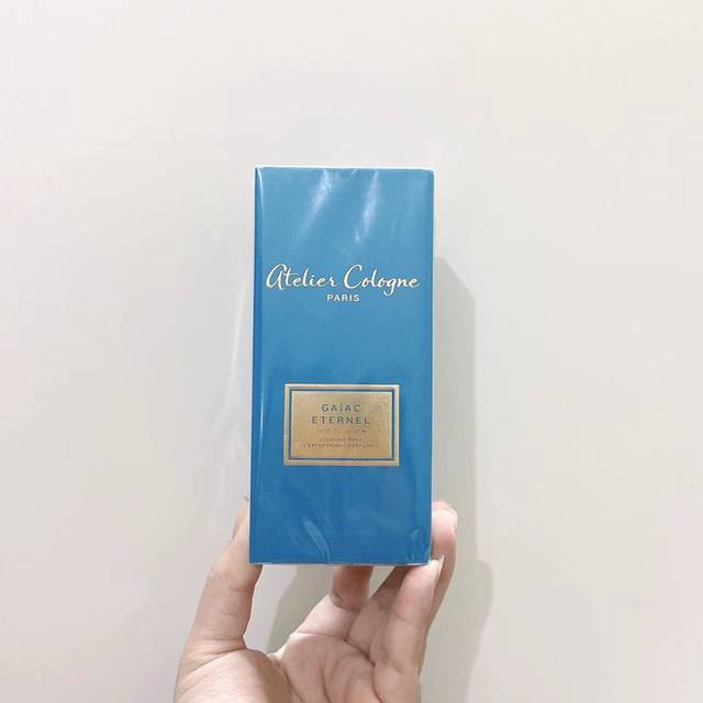 原单香水 欧珑香水 Ml#秘境之木 Atelier Cologne 欧珑秘境之木 稀世古龙 Ml 前调：愈创木 中调：烟草香柠檬 后调：纸莎草