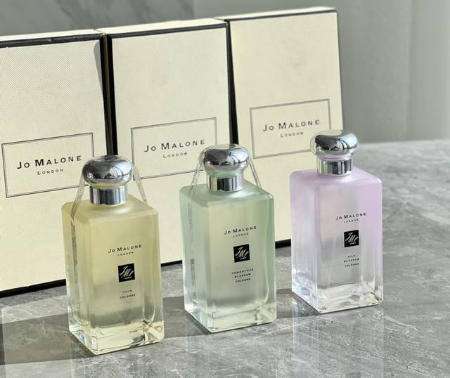 原单香水 Jo Malone London 夏日花开限定，秘境花园系列。炎炎夏日，除了冰冰爽爽的雪糕冰淇淋，就是要选一款能够打破炎热沉闷的小众清新仙女香水！不仅