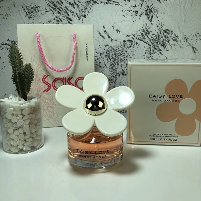 原单品质 专柜马克雅可布18年新款雏菊之爱Marc Jacobs Daisy Love女士香水100Ml 香调:木质花香调 前调:云莓 中调:小雏菊 后调:浮木