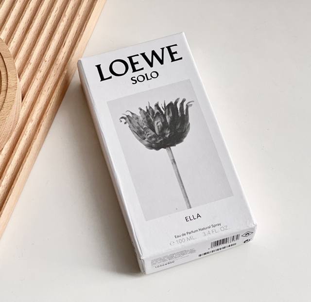 原单品质 Loewe 罗意威Solo Ella独奏宣言 这是一款花果香调的浓香～不容易撞香，非常有个性的一瓶香水！！刚喷的时候有蜜桃和甜橙的水果香味但是不腻！给