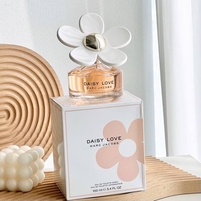 原单品质 Marc Jacobs Daisy 粉色清新小雏菊女士挚爱淡香香水 100Ml限量版 粉色果冻般的花瓣瓶盖~少女感100%！是一款新鲜的花香，它带有水