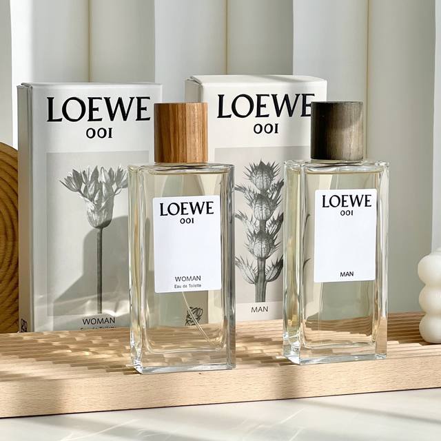 原单品质 Loewe罗意威情侣香水001 Man&Woman 100Ml Loewe事后清晨香水系列以“缠绵之后，破晓之时”这个颇有凄美之感的表达为概念，系列名