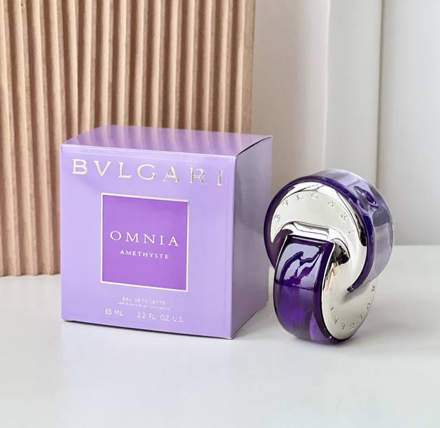 原单品质 Bvlgari Omnia AméThyste宝格丽 紫晶女士淡香水 65Ml 创作主题源自意大利文艺复兴时期绘画中最常见的鸢尾花，塑造出柔和且多变的