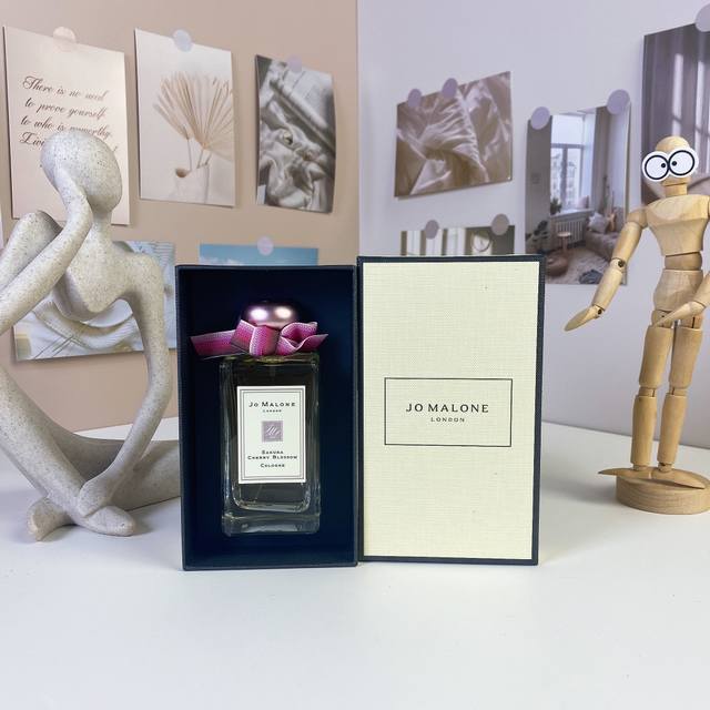 祖马龙樱花金盖100Ml Jo Malone Sakura Cherry Blossom, 2011 品牌：祖玛珑 调香师：Christine Nagel 属性