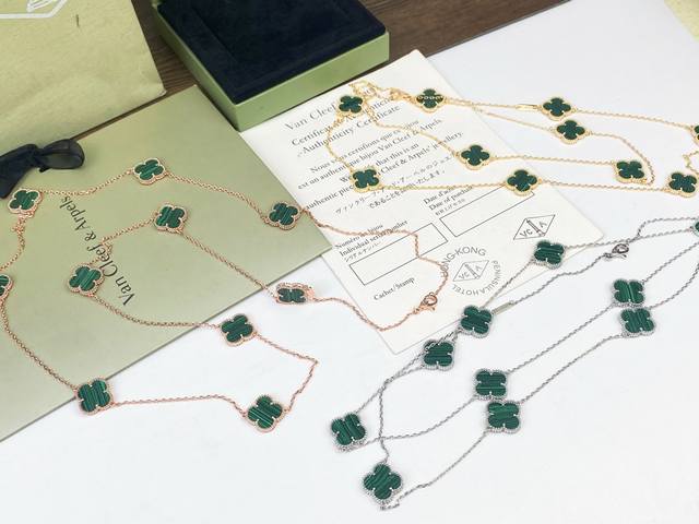 Vca四叶草十花宝石毛衣链真实细节呈现！樊克雅宝 Vca 四叶草孔雀石系列出货。亚金定制电镀18K金工艺 无缝镶嵌链长90Cm白金，玫瑰金，黄金三色可选原版菱形