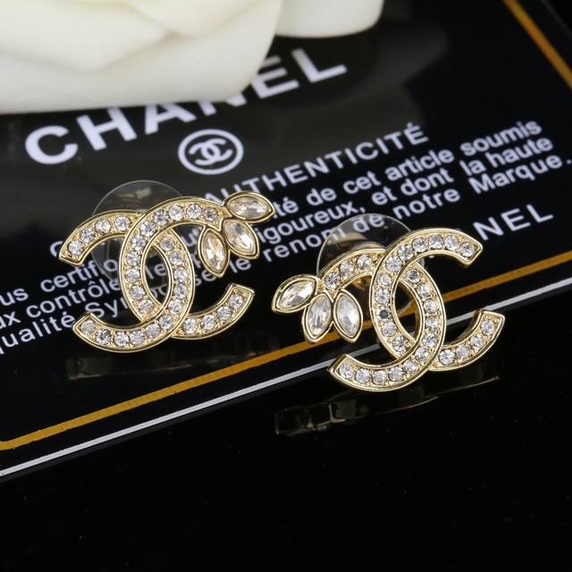 小香 Chanel 新款马眼水钻耳环 专柜同步上新 双C耳钉 精工打造原版一致黄铜材质