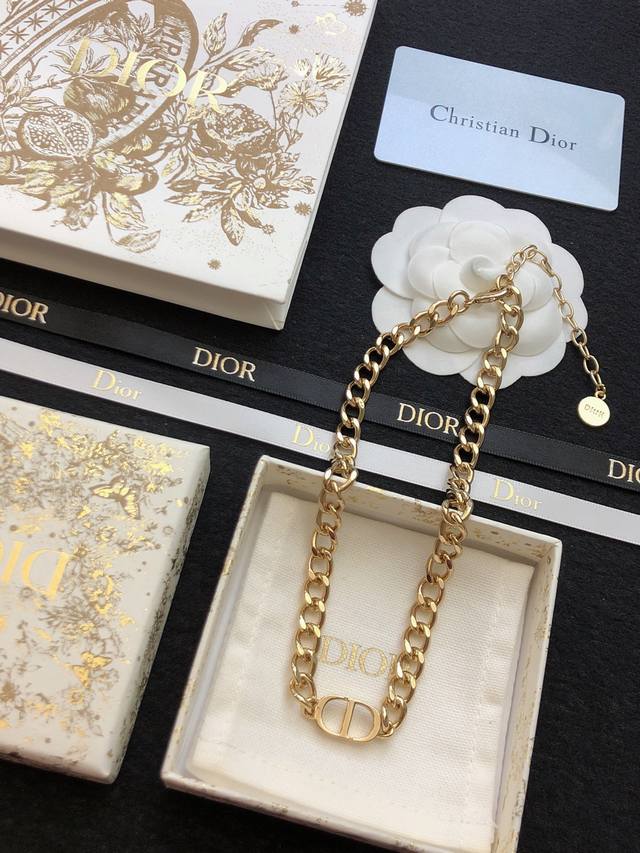 新款Dior 链条迪奥 Cd 光面 Choker 项链 专柜新款上市 美得不要不要的 唯美 浪漫 人手必备款 火爆小红书 精选Zp一致材质 超 Nice 手链