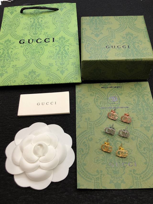 Gucci 古驰 耳钉 高端 打造 美到哭，因为是限量版，你根本无法在店内看到现货，现货一到真的Bling 这一组简直不要太震撼不要太完美