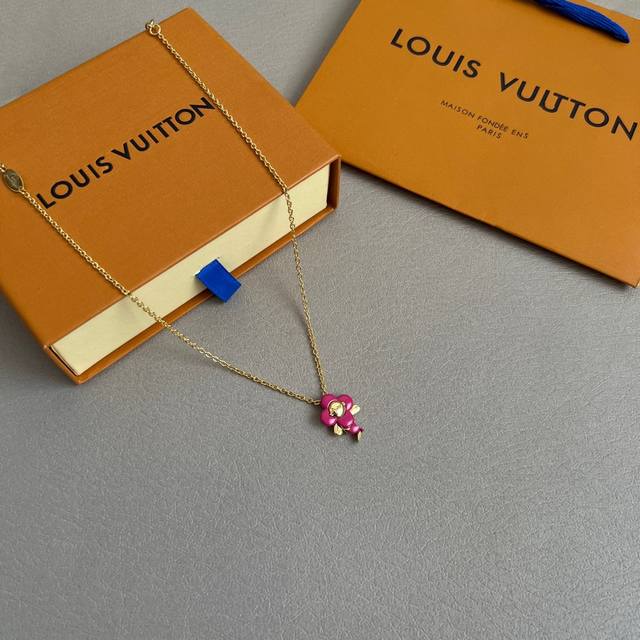 Lv 项链Louis Vuitton 路易威登专柜一致材质 火爆款出货 设计独特 复古前卫 男神、美女必备。