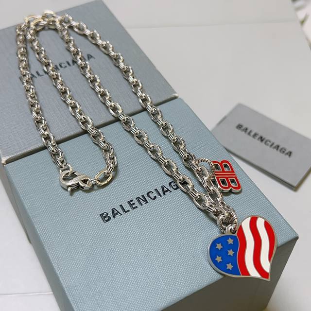 原单货新品 巴黎世家项链 Balenciaga 新款项链专柜一致 细节做工精细 每个细节流程到位 设计工艺精细 火爆款出货 设计独特 复古风格 巴黎世家项链