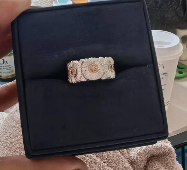 雏菊戒指布契拉提 Buccellati 意大利高级珠宝品牌 复古宫廷风戒指 亚金材质 18K厚金分色电镀 高品质 布契拉提戒指 太阳花戒指