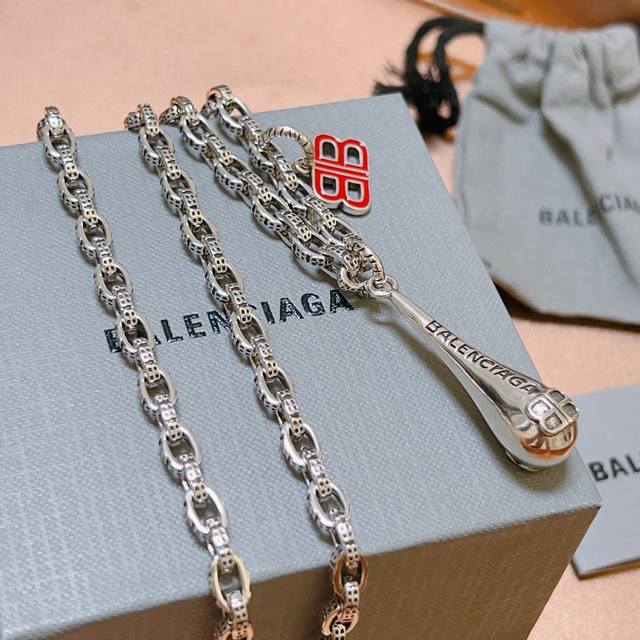 原单货新品 巴黎世家项链 Balenciaga 新款拉链设计项链专柜一致 细节做工精细 每个细节流程到位 设计工艺精细 火爆款出货 设计独特 复古风格 巴黎世家