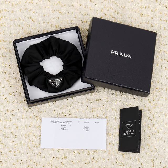 204774 我们出品 Zp 2300认准真正购入Zp的，量大咨询客Fu Prada 最新款尼龙字母发圈 绝对会成为经典爆款字母尼龙设计，全部手工缝制做工精美程