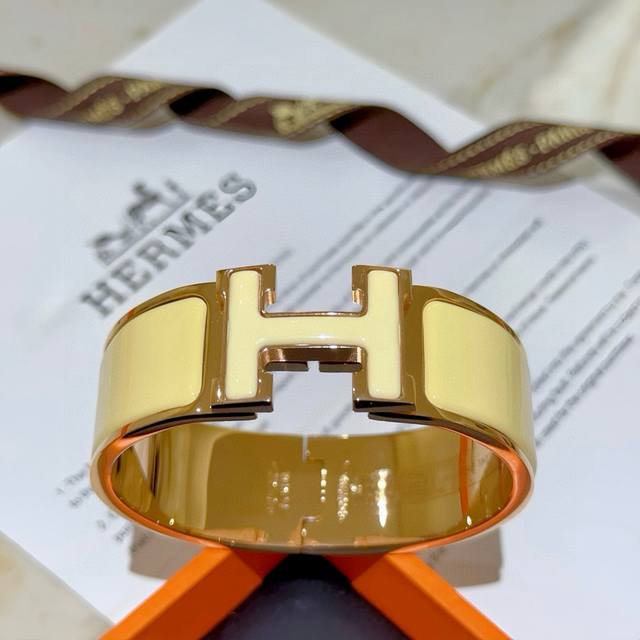 Hermes 爱马仕手镯 原版定制 20Mm宽版手环 珐琅工艺太考验师傅的手艺了 要确保色泽手工制作好 V金高端定制 女神 都爱爱马仕火爆手镯 超精赞 各路女神