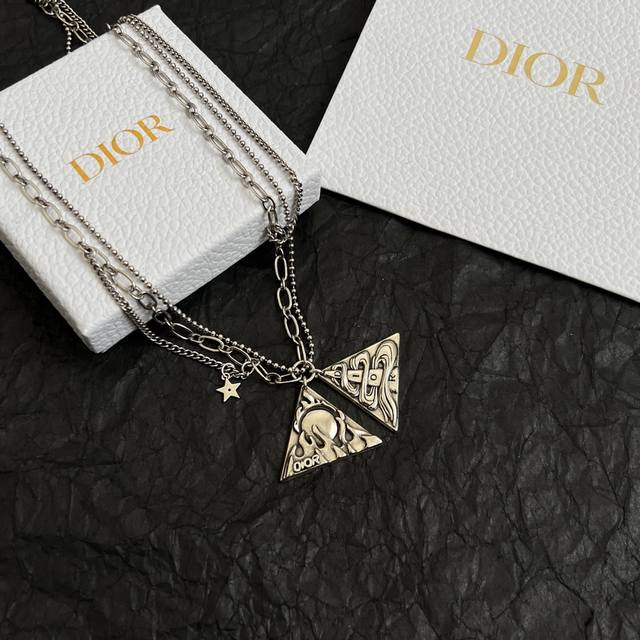 Dior 迪奥 中古 项链 专柜一致上新 精选原版一致 黄铜材质 甜美气质高雅。 长度：60厘米