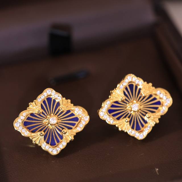 大号布契拉提 Buccellati 意大利高级珠宝品牌 复古宫廷风带钻拉丝四叶草贝壳玛瑙玉髓耳钉 亚金材质 18K厚金电镀 高品质 布契拉提耳钉 四叶草耳钉